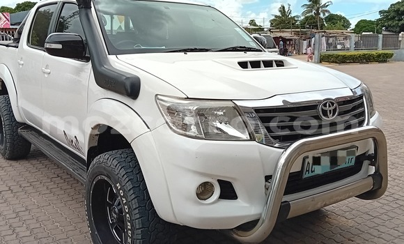Nunua Ilio tumika Toyota Hilux Nyeupe Gari ndani ya Maputo nchini Maputo Nunua Ilio tumika Toyota Hilux Nyeupe Gari ndani ya Maputo nchini Maputo