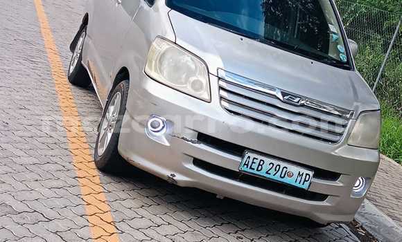 Comprar Usado Toyota Noah De outros Carro em Maputo em Maputo Comprar Usado Toyota Noah De outros Carro em Maputo em Maputo
