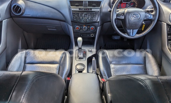 Nunua Ilio tumika Mazda BT-50 Nyeupe Gari ndani ya Maputo nchini Maputo Nunua Ilio tumika Mazda BT-50 Nyeupe Gari ndani ya Maputo nchini Maputo