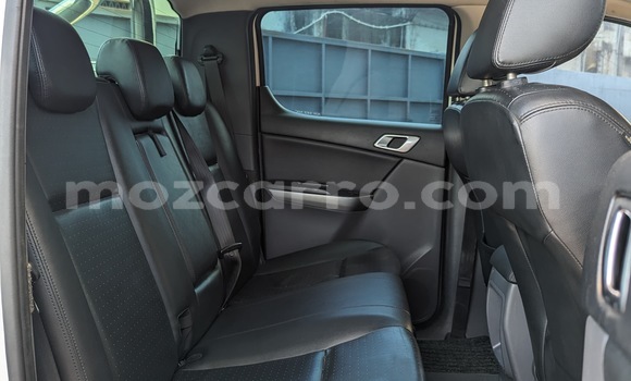 Nunua Ilio tumika Mazda BT-50 Nyeupe Gari ndani ya Maputo nchini Maputo Nunua Ilio tumika Mazda BT-50 Nyeupe Gari ndani ya Maputo nchini Maputo