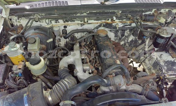 Comprar Usado Nissan Hardbody Branco Carro em Maputo em Maputo Comprar Usado Nissan Hardbody Branco Carro em Maputo em Maputo