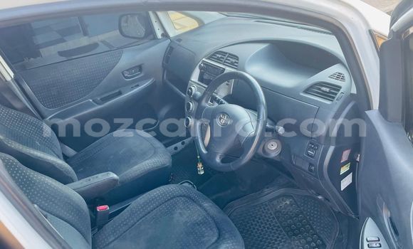 Nunua Ilio tumika Toyota Ractis Nyeupe Gari ndani ya Maputo nchini Maputo Nunua Ilio tumika Toyota Ractis Nyeupe Gari ndani ya Maputo nchini Maputo