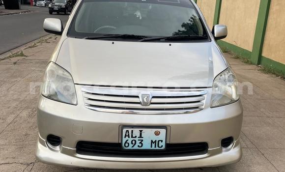 Comprar Usado Toyota Raum Prata Carro em Maputo em Maputo