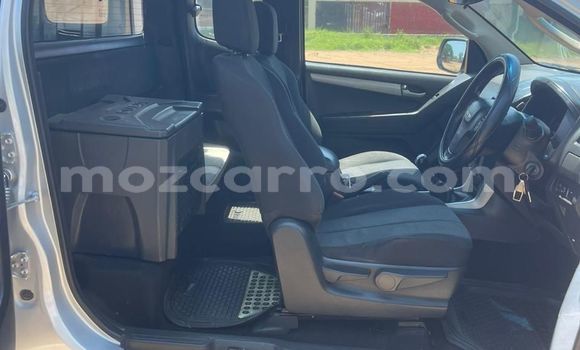 Comprar Usado Isuzu D-MAX Prata Carro em Maputo em Maputo Comprar Usado Isuzu D-MAX Prata Carro em Maputo em Maputo