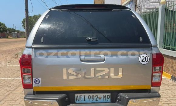 Comprar Usado Isuzu D-MAX Prata Carro em Maputo em Maputo Comprar Usado Isuzu D-MAX Prata Carro em Maputo em Maputo