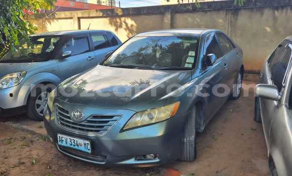Nunua Ilio tumika Toyota Camry Bluu Gari ndani ya Maputo nchini Maputo