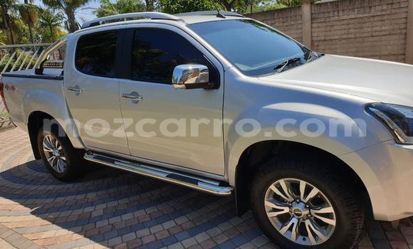 Nunua Ilio tumika Isuzu KB Kijani Gari ndani ya Beira nchini Sofala