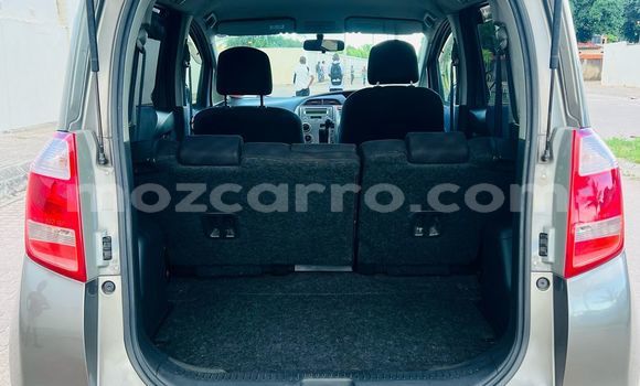 Comprar Usado Toyota Ractis Castanho Carro em Maputo em Maputo Comprar Usado Toyota Ractis Castanho Carro em Maputo em Maputo