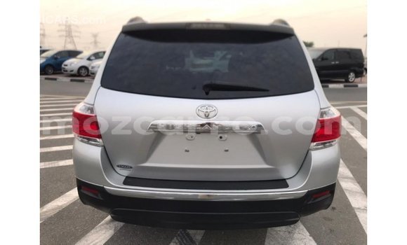Comprar Importar Toyota Highlander De outros Carro em Import - Dubai em Cabo Delgado Comprar Importar Toyota Highlander De outros Carro em Import - Dubai em Cabo Delgado