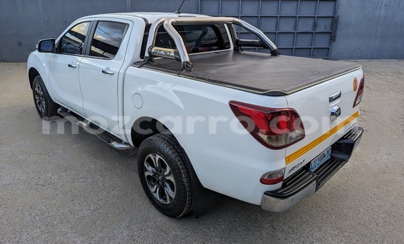 Nunua Ilio tumika Mazda BT-50 Nyeupe Gari ndani ya Maputo nchini Maputo Nunua Ilio tumika Mazda BT-50 Nyeupe Gari ndani ya Maputo nchini Maputo
