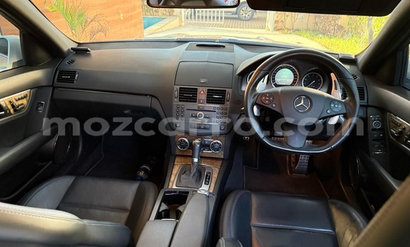 Comprar Usado Mercedes-Benz C-Classe Branco Carro em Maputo em Maputo Comprar Usado Mercedes-Benz C-Classe Branco Carro em Maputo em Maputo