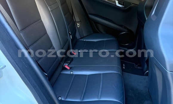 Comprar Usado Mercedes-Benz C-Classe Branco Carro em Maputo em Maputo Comprar Usado Mercedes-Benz C-Classe Branco Carro em Maputo em Maputo