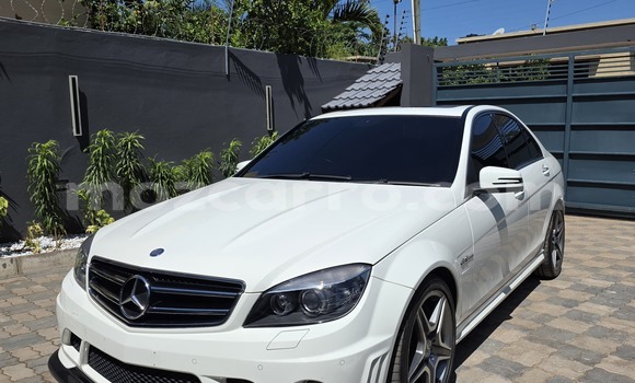 Comprar Usado Mercedes-Benz C-Classe Branco Carro em Maputo em Maputo Comprar Usado Mercedes-Benz C-Classe Branco Carro em Maputo em Maputo