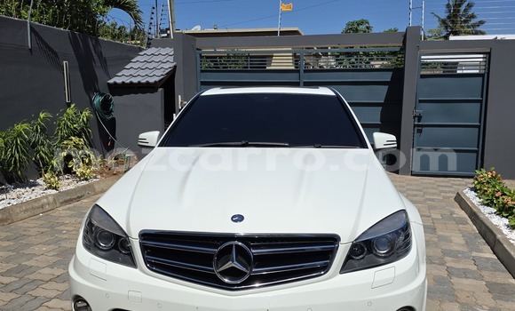Comprar Usado Mercedes-Benz C-Classe Branco Carro em Maputo em Maputo Comprar Usado Mercedes-Benz C-Classe Branco Carro em Maputo em Maputo