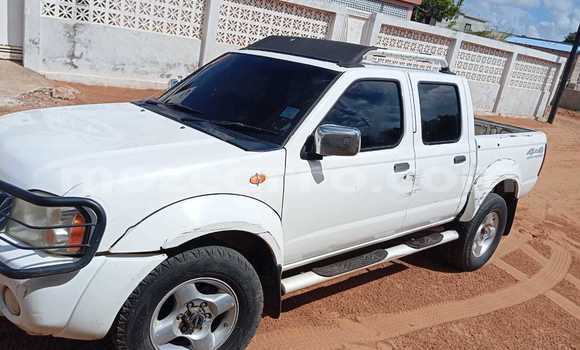 Nunua Ilio tumika Nissan Hardbody Nyeupe Gari ndani ya Maputo nchini Maputo