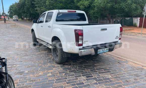 Nunua Ilio tumika Isuzu D-MAX Nyeupe Gari ndani ya Maputo nchini Maputo Nunua Ilio tumika Isuzu D-MAX Nyeupe Gari ndani ya Maputo nchini Maputo