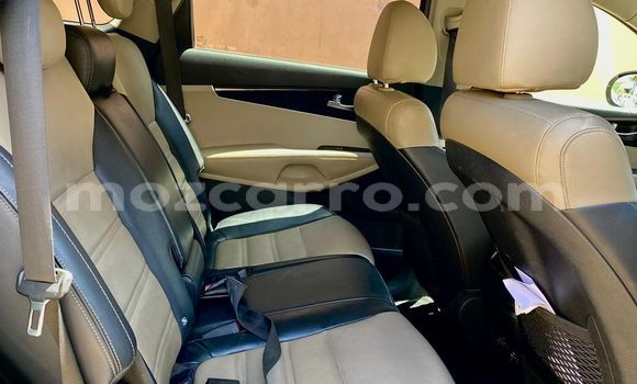 Nunua Ilio tumika Kia Sorento Nyeusi Gari ndani ya Maputo nchini Maputo Nunua Ilio tumika Kia Sorento Nyeusi Gari ndani ya Maputo nchini Maputo