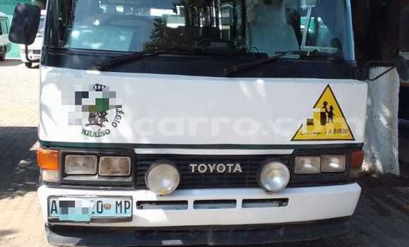 Buy Used Toyota Coaster White Car in Maputo in Maputo