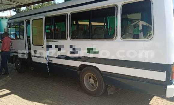 Comprar Usado Toyota Coaster Branco Carro em Maputo em Maputo Comprar Usado Toyota Coaster Branco Carro em Maputo em Maputo