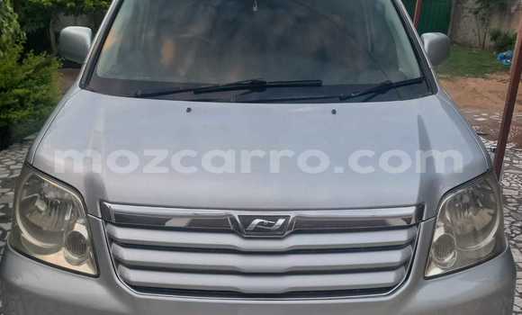 Comprar Usado Toyota Noah Bege Carro em Maputo em Maputo Comprar Usado Toyota Noah Bege Carro em Maputo em Maputo