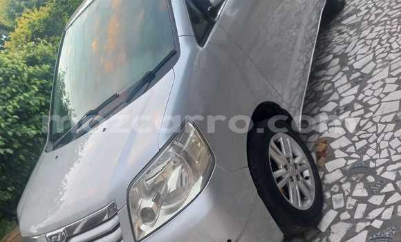 Comprar Usado Toyota Noah Bege Carro em Maputo em Maputo Comprar Usado Toyota Noah Bege Carro em Maputo em Maputo