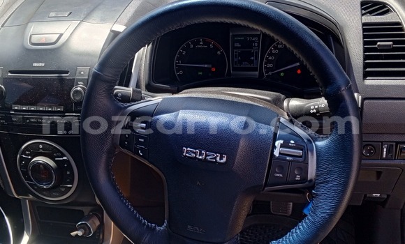 Comprar Usado Isuzu D-MAX Prata Carro em Maputo em Maputo Comprar Usado Isuzu D-MAX Prata Carro em Maputo em Maputo