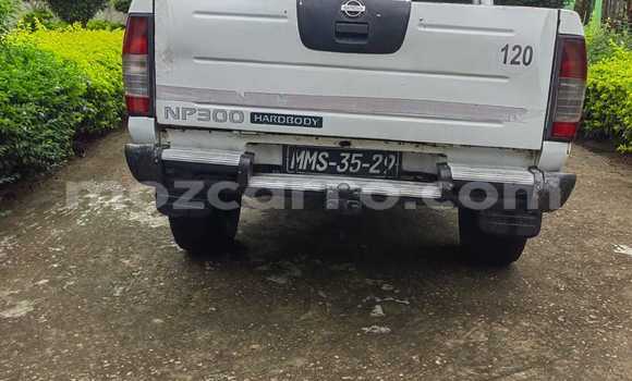 Nunua Ilio tumika Nissan Hardbody Nyeupe Gari ndani ya Maputo nchini Maputo Nunua Ilio tumika Nissan Hardbody Nyeupe Gari ndani ya Maputo nchini Maputo