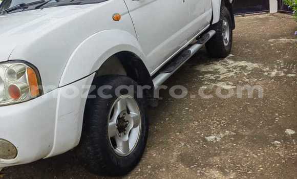 Nunua Ilio tumika Nissan Hardbody Nyeupe Gari ndani ya Maputo nchini Maputo Nunua Ilio tumika Nissan Hardbody Nyeupe Gari ndani ya Maputo nchini Maputo