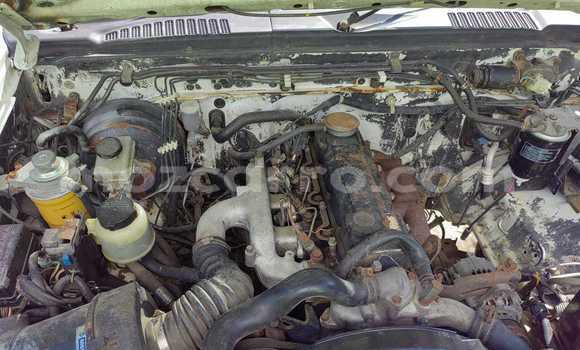 Nunua Ilio tumika Nissan Hardbody Nyeupe Gari ndani ya Maputo nchini Maputo Nunua Ilio tumika Nissan Hardbody Nyeupe Gari ndani ya Maputo nchini Maputo