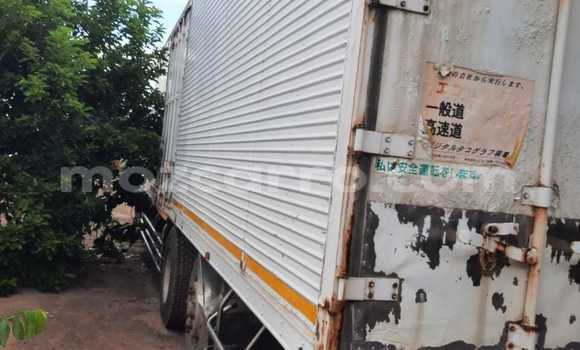 Comprar Usado Mercedes‒Benz Arocs Branco Caminhão em Maputo em Maputo Comprar Usado Mercedes‒Benz Arocs Branco Caminhão em Maputo em Maputo