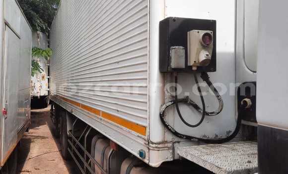 Comprar Usado Mercedes‒Benz Arocs Branco Caminhão em Maputo em Maputo Comprar Usado Mercedes‒Benz Arocs Branco Caminhão em Maputo em Maputo