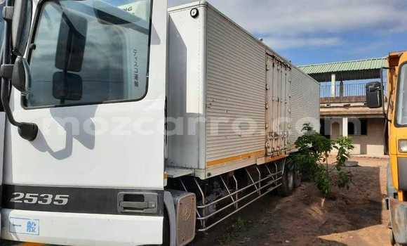 Comprar Usado Mercedes‒Benz Arocs Branco Caminhão em Maputo em Maputo Comprar Usado Mercedes‒Benz Arocs Branco Caminhão em Maputo em Maputo