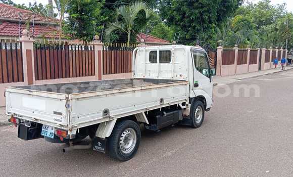 Comprar Usado Toyota Dyna Branco Caminhão em Maputo em Maputo Comprar Usado Toyota Dyna Branco Caminhão em Maputo em Maputo