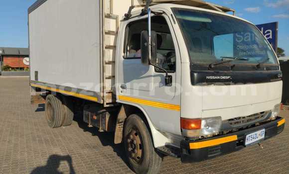 Nunua Ilio tumika Nissan UD Nyeupe Lori ndani ya Maputo nchini Maputo Nunua Ilio tumika Nissan UD Nyeupe Lori ndani ya Maputo nchini Maputo