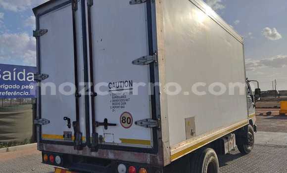 Nunua Ilio tumika Nissan UD Nyeupe Lori ndani ya Maputo nchini Maputo Nunua Ilio tumika Nissan UD Nyeupe Lori ndani ya Maputo nchini Maputo