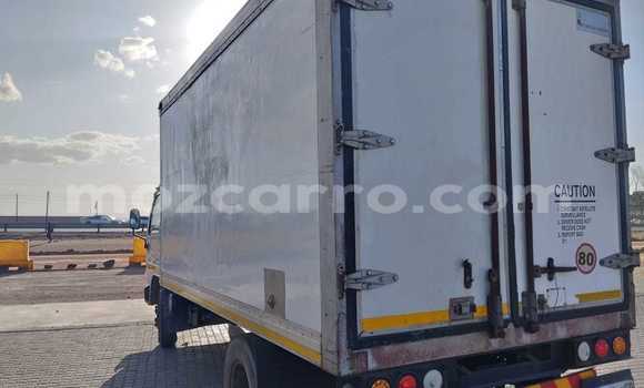 Nunua Ilio tumika Nissan UD Nyeupe Lori ndani ya Maputo nchini Maputo Nunua Ilio tumika Nissan UD Nyeupe Lori ndani ya Maputo nchini Maputo