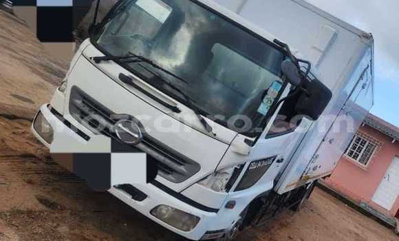 Buy Used Hino 300 Series White Truck in Maputo in Maputo Buy Used Hino 300 Series White Truck in Maputo in Maputo