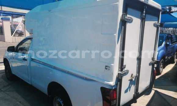 Nunua Ilio tumika Isuzu KB Nyeupe Gari ndani ya Maputo nchini Maputo Nunua Ilio tumika Isuzu KB Nyeupe Gari ndani ya Maputo nchini Maputo