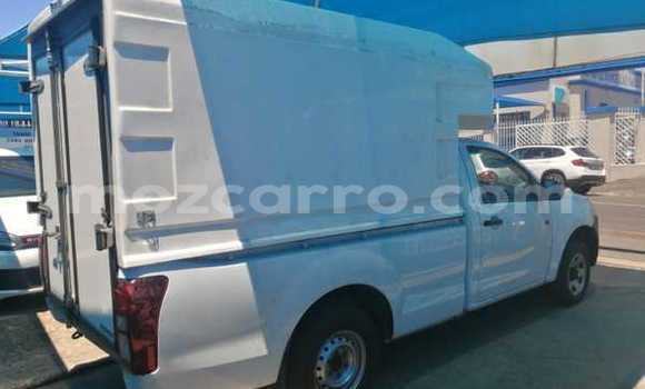 Nunua Ilio tumika Isuzu KB Nyeupe Gari ndani ya Maputo nchini Maputo Nunua Ilio tumika Isuzu KB Nyeupe Gari ndani ya Maputo nchini Maputo