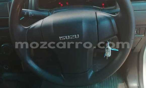 Nunua Ilio tumika Isuzu KB Nyeupe Gari ndani ya Maputo nchini Maputo Nunua Ilio tumika Isuzu KB Nyeupe Gari ndani ya Maputo nchini Maputo