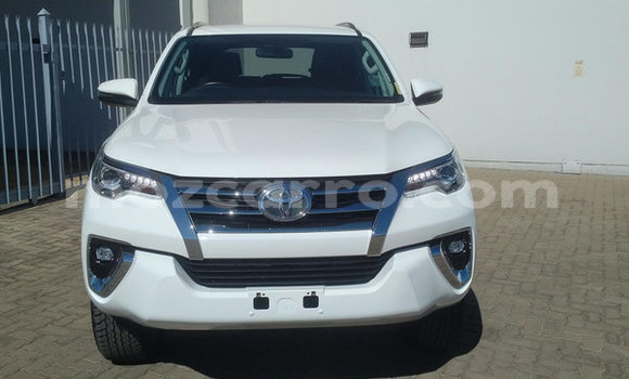 Nunua Ilio tumika Toyota Fortuner Nyeupe Gari ndani ya Maputo nchini Maputo Nunua Ilio tumika Toyota Fortuner Nyeupe Gari ndani ya Maputo nchini Maputo