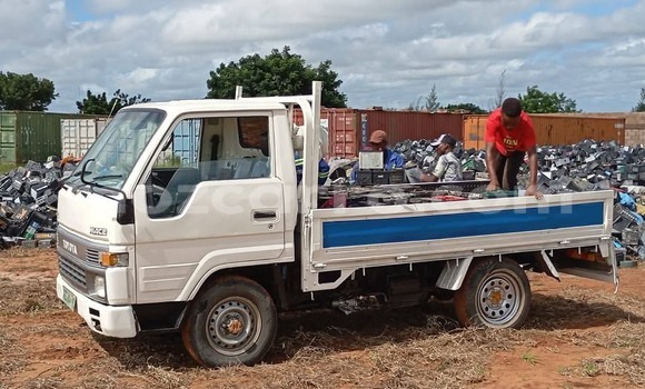 Comprar Usado Toyota Dyna Branco Carro em Maputo em Maputo Comprar Usado Toyota Dyna Branco Carro em Maputo em Maputo