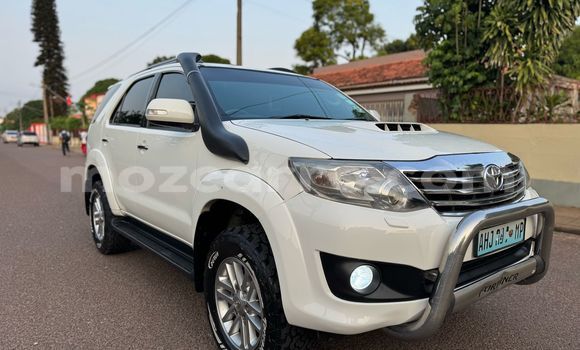 Comprar Usado Toyota Fortuner Branco Carro em Maputo em Maputo