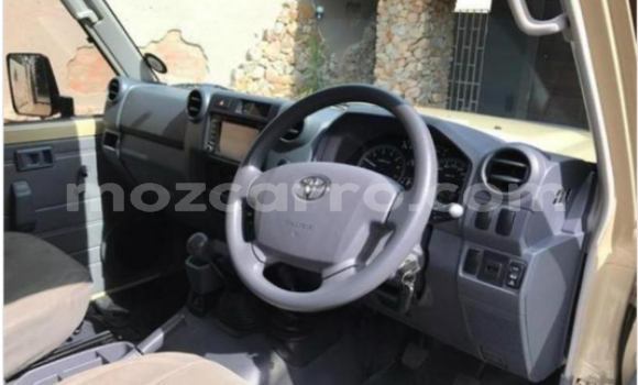 Comprar Usado Toyota Land Cruiser Bege Carro em Maputo em Maputo Comprar Usado Toyota Land Cruiser Bege Carro em Maputo em Maputo