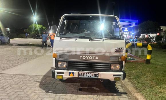Nunua Ilio tumika Toyota Dyna Nyeupe Gari ndani ya Maputo nchini Maputo