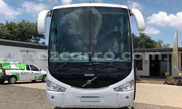 Nunua Ilio tumika Volvo F4 Nyeupe Lori ndani ya Maputo nchini Maputo Nunua Ilio tumika Volvo F4 Nyeupe Lori ndani ya Maputo nchini Maputo