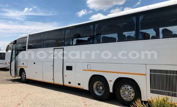 Nunua Ilio tumika Volvo F4 Nyeupe Lori ndani ya Maputo nchini Maputo Nunua Ilio tumika Volvo F4 Nyeupe Lori ndani ya Maputo nchini Maputo
