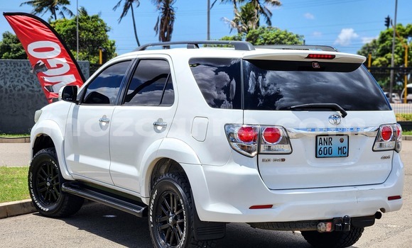 Buy Used Toyota Hilux White Car in Maputo in Maputo Buy Used Toyota Hilux White Car in Maputo in Maputo