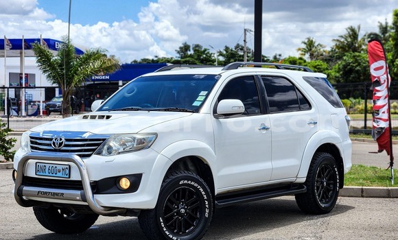 Buy Used Toyota Hilux White Car in Maputo in Maputo Buy Used Toyota Hilux White Car in Maputo in Maputo