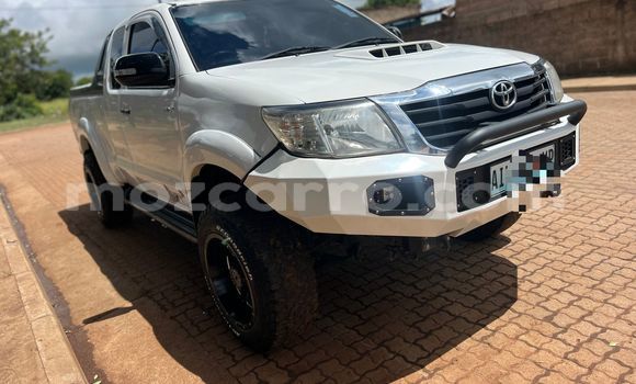 Tenga Tsaru Toyota Hilux Chena Mota in Maputo in Maputo